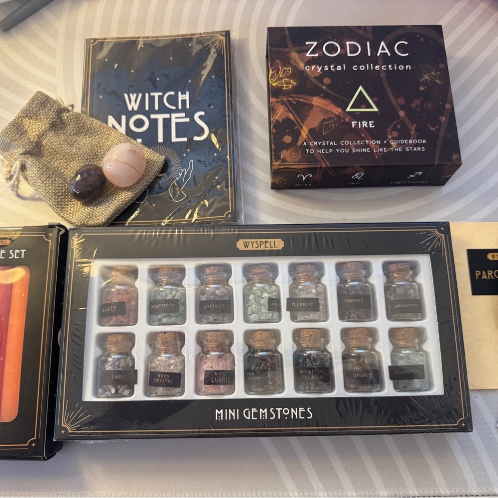 Wyspell Mini Gemstones and Zodiac Crystal Set